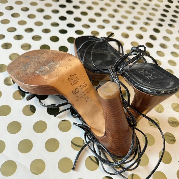 BCBG heels - Picture 4 of 4